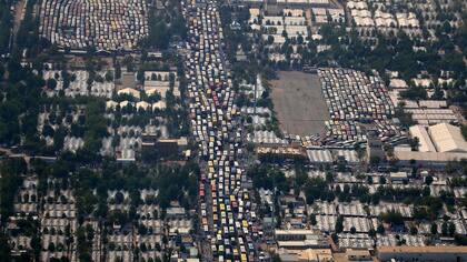 Miles de colectivos se ven estacionados en la ciudad y sus alrededores
