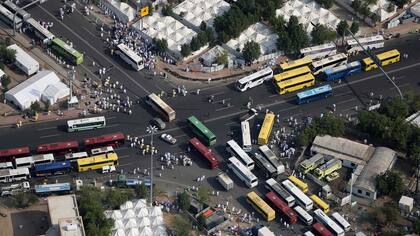 El periplo, muy exigente en lo físico, pone a prueba la paciencia de los fieles