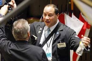 Al menos por un día, los operadores de Wall Street pudieron cambiar las caras ayer