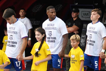 Al menos tres clubes salieron a la cancha en la octava fecha con una remera en repudio al accionar de la Justicia