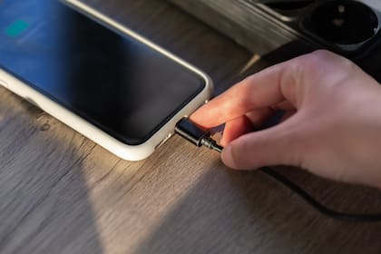 Al momento de cargar el celular es importante que esté alejado de cualquier fuente de calor