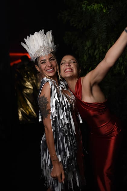 Al momento del baile carioca, la abogada se sacó una selfie junto a su gran amiga, Sophia Ceraso.