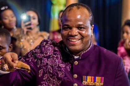 Al monarca se lo acusa de haber secuestrado a al menos una de sus esposas