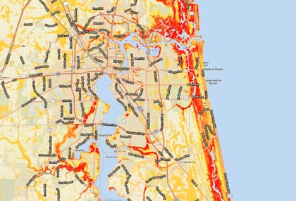 Al norte de Florida, las áreas aledañas a Jacksonville también se encuentran bajo amenaza