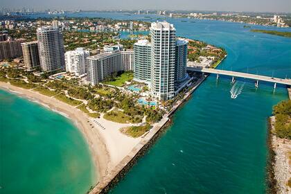 Al norte de Miami, la zona de Bal Harbour reúne playas amplias, hoteles cinco estrellas y shopping de alta gama.