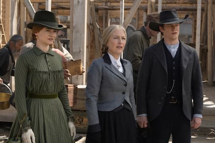 Al parecer, el creador del proyecto lo abandonó semanas antes de terminar el rodaje. Esto, dicen, explicaría que la producción conste solamente de siete episodios cuando se habían anunciado diez. También justificaría un final abrupto, que deja más dudas que certezas