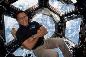 La asombrosa historia del astronauta latino que vivió más de un año en el espacio