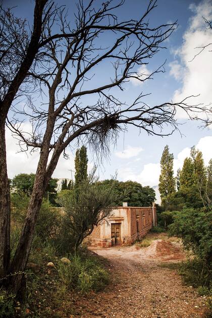 Al pie del cerro General Belgrano, es un gran destino de aventura