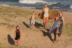 “Al principio,
a los chicos les
costó un poco el
cambio, como a
cualquiera que sale
de lo que conoce
para empezar algo
nuevo. Pero se
supieron adaptar
y se hicieron de
muchos amigos”