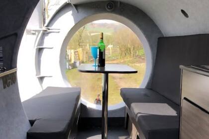 Al principio, Jones recibió muchas críticas a su idea, aunque nunca las atendió