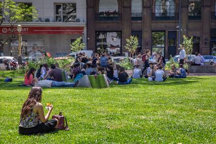 Al retirar el obrador de la línea E se ganó espacio para colocar mayor superficie verde y se instaló un sistema de riego automático automatizado