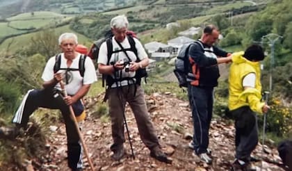 Al retirarse, Juan comenzó a hacer senderismo, hasta que empezó a ausentarse demasiado de su casa.