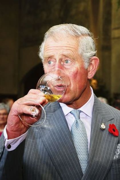 Al rey Carlos III le gusta el whisky escocés