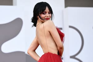 Al rojo vivo. Jenna Ortega, en la primera alfombra roja del festival de Venecia para presentar el film "Beetlejuice Beetlejuice"