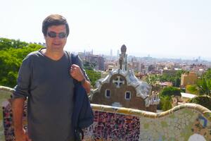 Al superar el miedo a volar, Claudio sanó a su linaje.