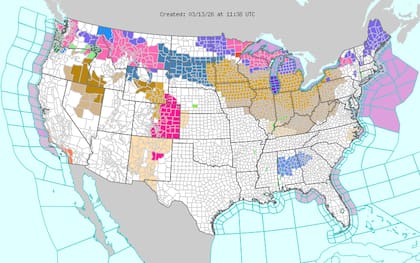 Al sur del sistema de baja presión, vientos racheados del oeste y aire extremadamente seco crearán condiciones de "peligro de incendio" en las Llanuras Altas centrales y del sur durante el sábado
