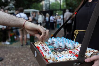 Al terminar la visita a la Embajada de Italia, el público recibía chocolates a modo de souvenir