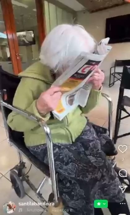 Al tomar conciencia de que Platense salió campeón del Torneo Apertura, la abuela de 98 años besó el diario papel