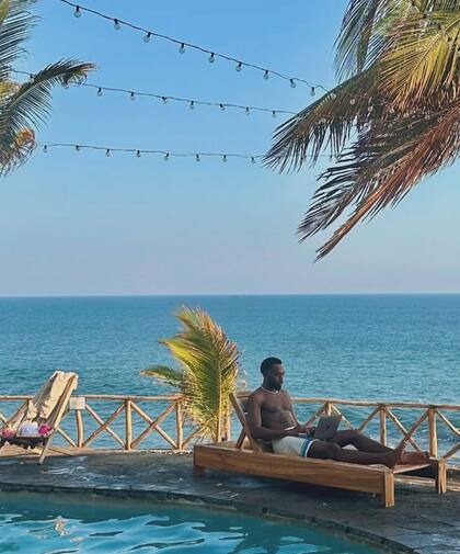 Al trabajar de forma remota, Morgan Jr. puede viajar constantemente sin descuidar su negocio (Instagram/@donedealderrick)