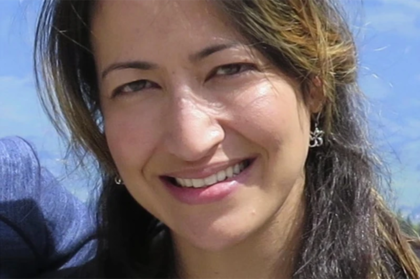 Alaa Ahmed es profesora del Departamento de Ingeniería Mecánica en la Universidad de Colorado