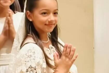 Alaïa lució ocho vestidos diferentes el día de su primera comunión