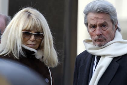 Tras 15 años juntos, Delon y Mireille Darc terminaron su relación en muy buenos términos