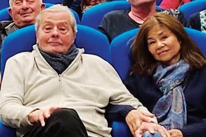 Alain Delon junto a Hiromi Rollin