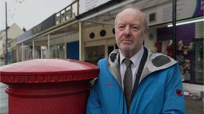Alan Bates fue fundamental para sacar a la luz el infame escándalo. Desde principios de la década de 2000 se convirtió en un héroe por su incansable campaña para que se hiciera justicia.
