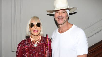 Alan Faena junto a Marta Minujín