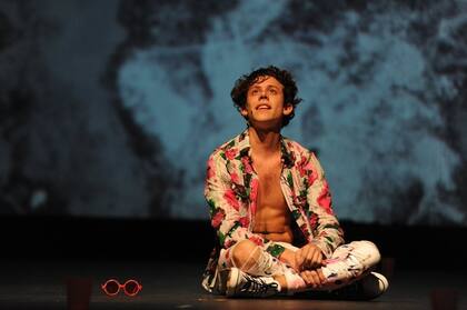 Alan Madanes, como Jota