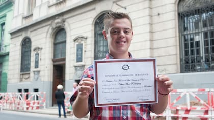 Alan Rodríguez, de 21 años y con síndrome de Down, reclama su título oficial