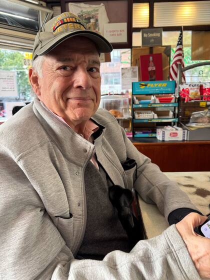 Alan tiene 82 años, vive en el Upper East y es veterano de Vietnam