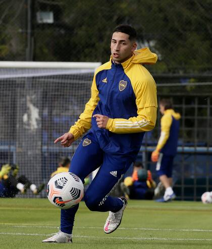 Alan Varela en un entrenamiento de Boca Juniors, en el Complejo Pedro Pompilio