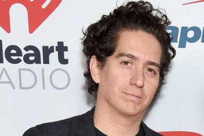 Alarcón es cofundador y presentador de Radio Ambulante