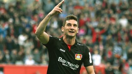 Alario celebra su primer gol en Leverkusen