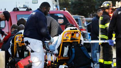 Ocho personas murieron en el atentado y alrededor de doce heridos fueron trasladados a hospitales de la zona