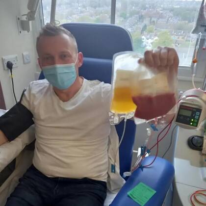 Alastair dice que se sintió "increíble" después de donar sus células madre