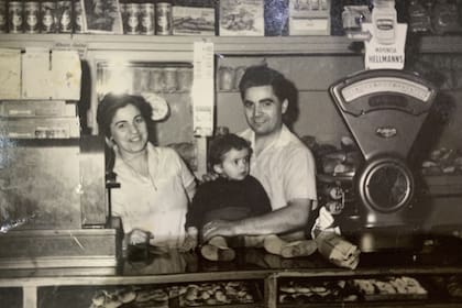 Alba, Antonio y su hijo en el primer emprendimiento