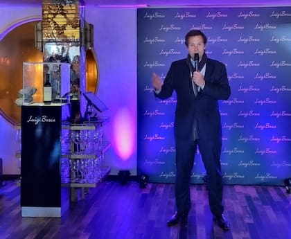 Albert Arizu, durante el anuncio