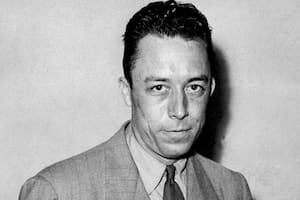 Camus, filósofo: “Nadie se da cuenta de que algunas personas gastan una energía tremenda simplemente en ser normales”