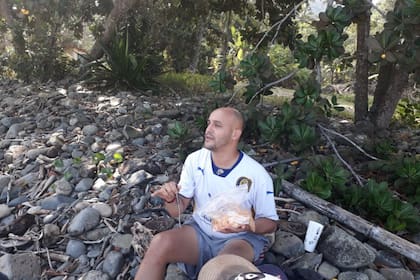 Albertito entretiene en TikTok a sus seguidores con sus trágicas e insólitas aventuras como cadete