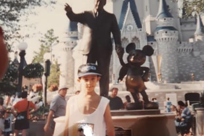 Albertito Olmedo, el último hijo de Olmedo, en otros tiempos: en Disney, junto a su familia