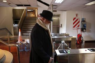 Manguel empieza a despedirse