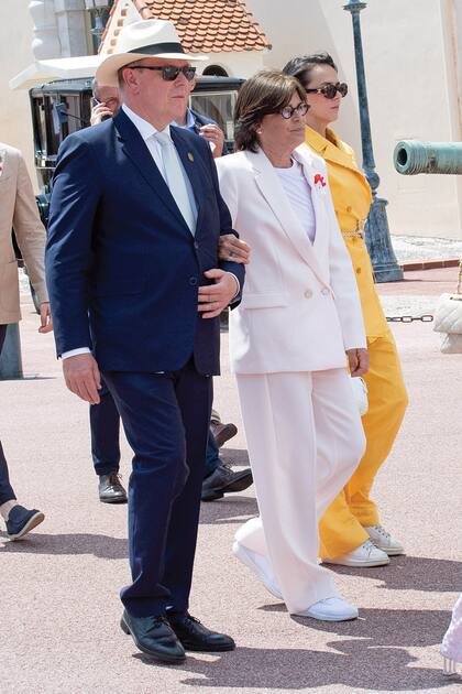 Alberto, Estefanía y Pauline Ducruet. El evento estuvo encabezado por los tres herederos de Raniero y Grace Kelly, nueve de sus once nietos y algunos de sus bisnietos.