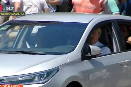 Alberto Fernández, al volante