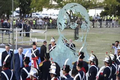 Alberto afirmó que el Gobierno hace lo "correcto" al "poner en valor a un hombre inmenso", durante el acto en Rosario