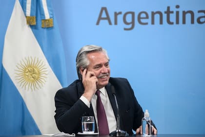 Cuando Alberto Fernández anunció que firmó el contrato con Rusia, el entonces ministro de Salud ,Ginés González García, insistía en dejar frentes de negociación abiertos con otros laboratorios