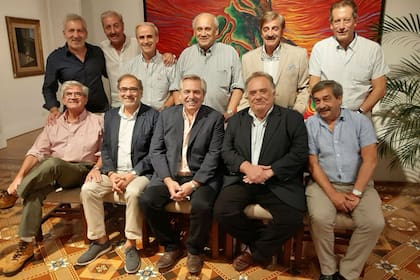 Alberto Fernández y sus amigos