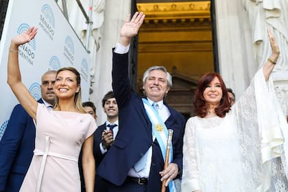 Alberto Fernández con Cristina Kirchner y Fabiola Yañez el día de la asunción presidencial de Fernández