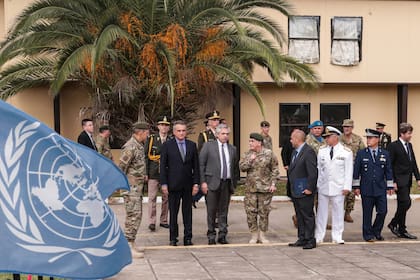 El presidente Alberto Fernández y el ministro de Defensa, Agustín Rossi, durante el acto de hoy en Campo de Mayo